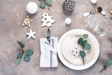 Fototapeta na wymiar Christmas white and green table decoration.