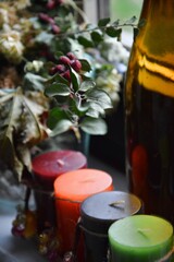 świece na parapecie