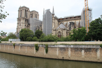 Fototapeta na wymiar notre-dame cathedral and river seine in paris (france) 