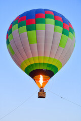 Naklejka premium balloon, air, hot air balloon, sky, hot, flying, flight, colorful, basket, fly, color, adventure, transportation, hot air, balloons, fun, float, sport, ballooning, travel, recreation, yellow, floating