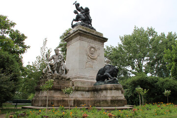 Fototapeta na wymiar barye monument in paris (france) 