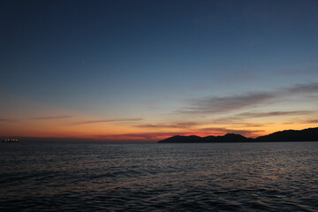 SDGs地球の輝きと自然！マジックアワーの海