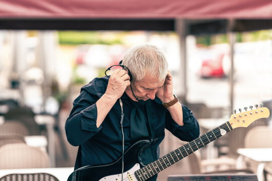 Musician preparing the microphone to perfom in te stage of a terrace