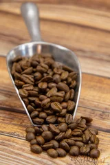 Keuken foto achterwand tas de grains de café sur une table © ALF photo