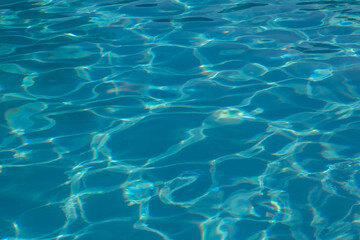 Fototapeta na wymiar the turquoise water of a swimming pool