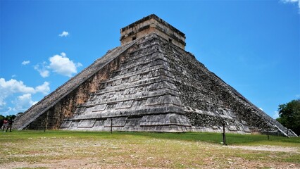Pirámide maya de Kukulcán. Chichén Itzá, México - obrazy, fototapety, plakaty