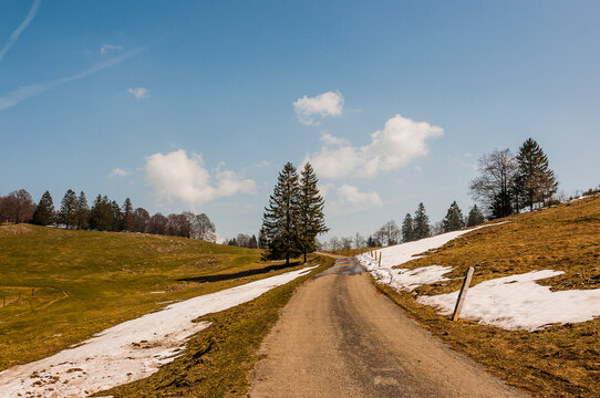 Obergrenchenberg, Bergstrasse, Wanderweg, Wandfluh, Grenchenberg, Jura, Juras&uuml;dfuss, Untergrenchenberg, Grenchen, Solothurn, Aare, Fr&uuml;hling, Winter, Schweiz