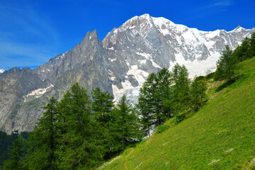 Fototapeta na wymiar View on Mont Blanc ( Monte Bianco ) mountain range in sunny day. Aosta valley, Italy.