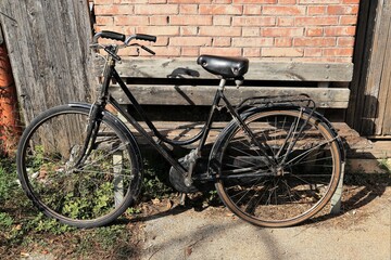 Fototapeta na wymiar Black Vintage Bicycle in an Italian Rural Village