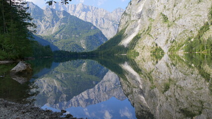 Fjordartige Landschaft am Königsee mit toller Spiegelung