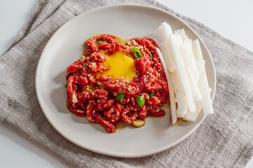 Korean style beef tartare 'sogogi yukhoe'