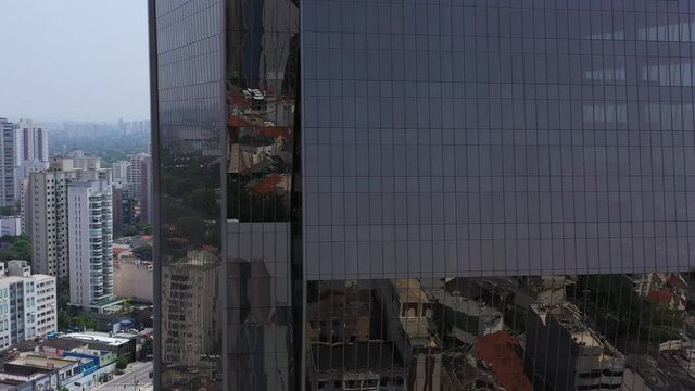 Vista a&eacute;rea de pr&eacute;dios modernos no bairro de Pinheiros, S&atilde;o Paulo, Brasil.