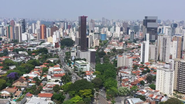 Vita a&eacute;rea do bairro de Pinheiros, regi&atilde;o em pleno desenvolvimento social e econ&ocirc;mico na cidade de S&atilde;o Paulo, Brasil.