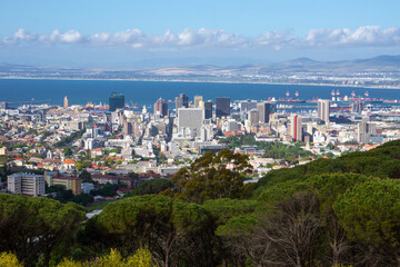Fototapeta na wymiar Downtown Kapstadt mit Hafen von oben