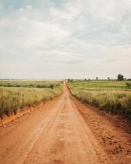 Een onverharde boerderijweg in Shamrock, Texas