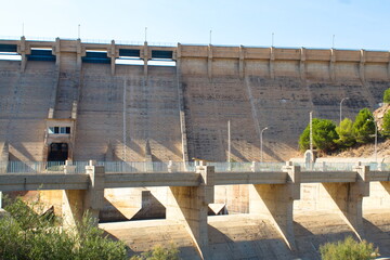 Concrete structure of a swamp dedicated to the production of electricity