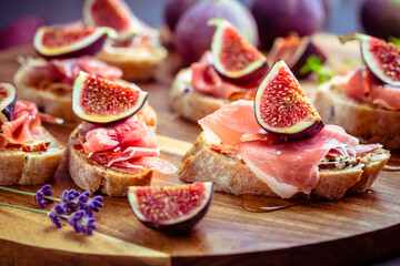 Small open sandwiches with ciabatta, proscuitto and fresh figs
