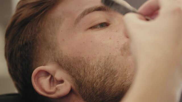 Lametta barba dal parrucchiere