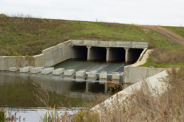 tunnel for the descent of water from the lake