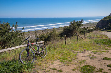 Fototapeta premium Bicicleta a la orilla del mar