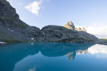 Obraz premium Wonderful view over a beautiful alpine lake in Switzerland called Schottensee. Epic sunrise over a perfect blue lake.