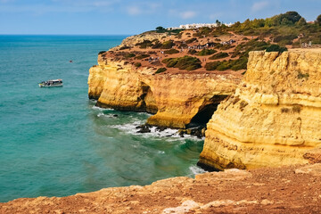 Fototapeta na wymiar Rock by the sea. the concept of harmony, energy of life and meditation. benagil beach in portugal.