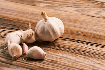 ajos sobre madera