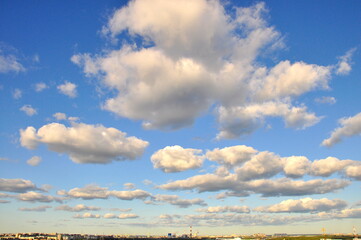 Obraz premium blue sky background with white clouds