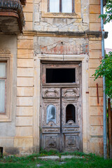 Fototapeta na wymiar fragment of an abandoned house in kutaisi