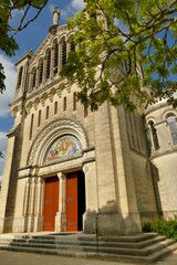 Façade de l’église du sanctuaire Notre-Dame de Peyragude à Penne-d’Agenais