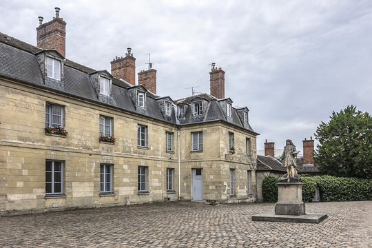 Building of Historic Manufacture des Gobelins (Gobelins Manufactury) - tapestry factory created in 1601 by Henri IV. Paris, France. 