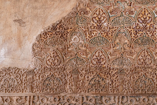 Geometrical arabesque tile pattern in a wall