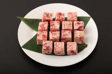 牛やわらかサイコロステーキ(成型肉)