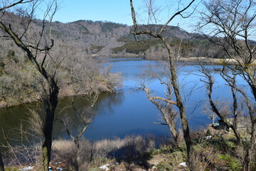 大山上池・大山下池 ラムサール条約登録地 ／ 山形県鶴岡市大山にある灌漑用のため池です。国指定の鳥獣保護区と特別保護地区に指定され、さらに国際的に重要な湿地を保全する「ラムサール条約」にも登録されました。また、2010年には農林水産省の「ため池百選」にも選定されています。