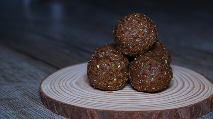 nutritious balls are easy to make & healthy to eat