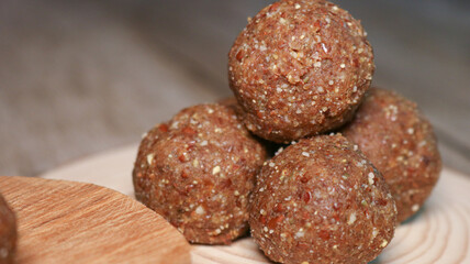 nutritious balls are easy to make & healthy to eat
