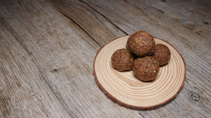 These nutritious balls are easy to make & healthy to eat. These nutritious balls are the best option for sweet cravings.