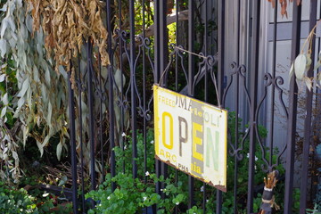 雑貨屋さんの玄関にある看板