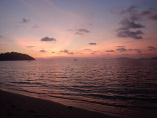 タイ　リペ島　サンセットビーチの夕焼け空