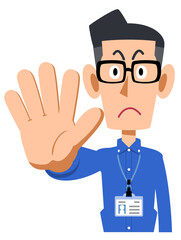 社員証を付け、手で制止するメガネをかけて青いシャツを着た男性
