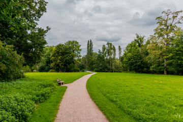 Fototapeta na wymiar Herbstlicher Spaziergang durch die Klassiker Stadt Weimar und ihren wunderschönen Park an der Ilm - Thüringen
