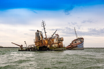 Fototapeta na wymiar Wrecked ship in sea