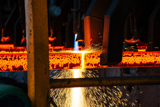 D&eacute;coupe de billette dans une aci&eacute;rie