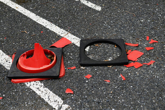 赤いカラーコーン の画像 515 件の Stock 写真 ベクターおよびビデオ Adobe Stock