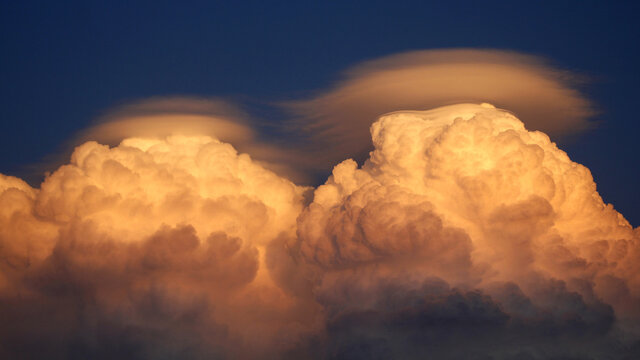 Cumulonimbus Pileus 