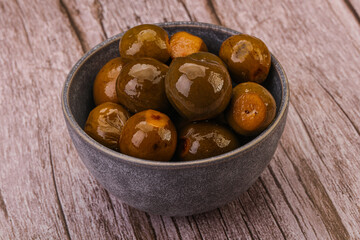 Marinated feijoa in the bowl