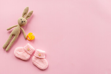 Obraz na płótnie Canvas Baby accessories with rabbit toy and newborn booties shoes