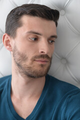 Obraz premium handsome young man posing in studio