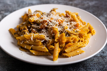 Pasta with pumpkin and mushrooms, a complete vegetarian dish. Ideal for an autumn lunch