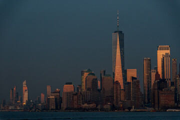 Obraz premium Tramonto su panorama urbano di Manhattan 